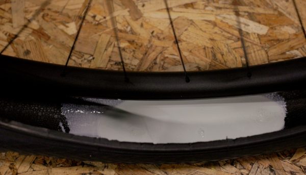 montage d'un pneu tubeless vtt